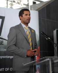 Richard Parks launches 'World First' 737 Challenge at the Welsh Assembly