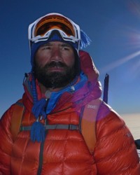 Richard Parks attempts the dangerous final leg - Mount Elbrus